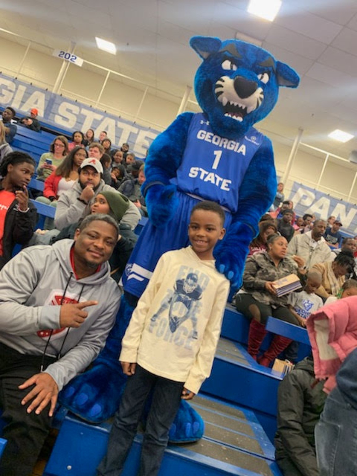 Elite Playmakers 2020 players and families with the Georgia State mascot